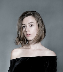 Alëna Olasyuk
乌克兰艺术家 
CHIC艺术平台创始人