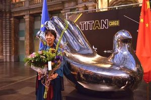 闫淑芬
东方雕塑大师
百花奖奖杯塑造者
熊猫盼盼立体雕塑创造者