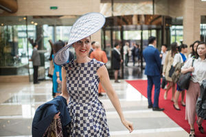 Elisabeth Koch 
荷兰女帽设计师
为章子怡设计女帽