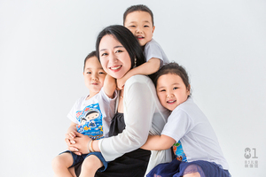 晴天妈妈
亲职帮创始人
福布斯TOP10亲子类KOL
国家二级心理咨询师
国家认证亲子咨询师